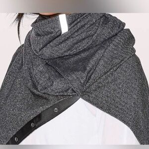 NWT Lululemon Customizable Snap Scarf Heathered Black Gray Rulu W9EDAS
